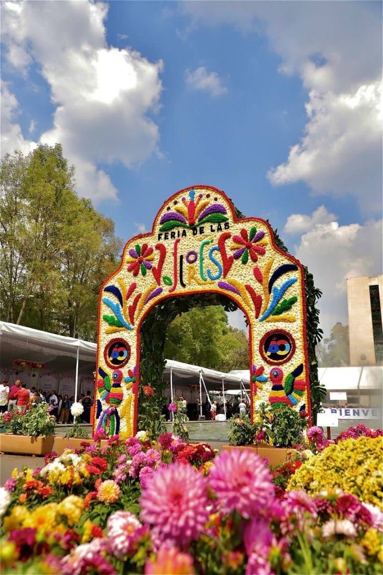 Estallido de color en el sur de la capital: Arranca la emblemática Feria de las Flores de San Ángel.