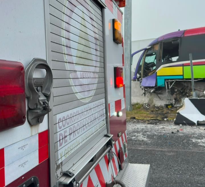 Atiende Gobierno del Estado de México accidente de transporte de pasajeros en Atlacomulco.