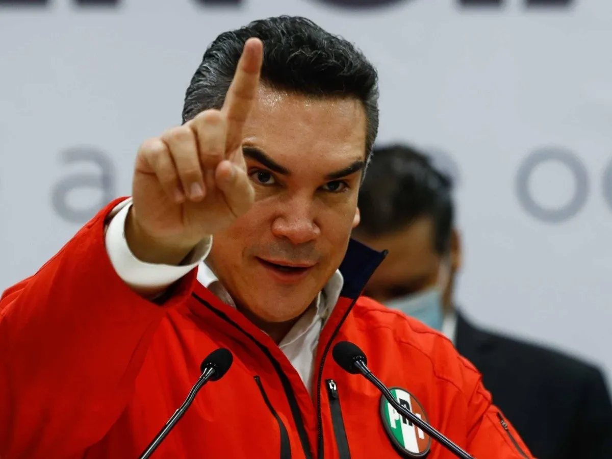Se confrontan el INE y el PRI por la regulación de expresiones políticas.