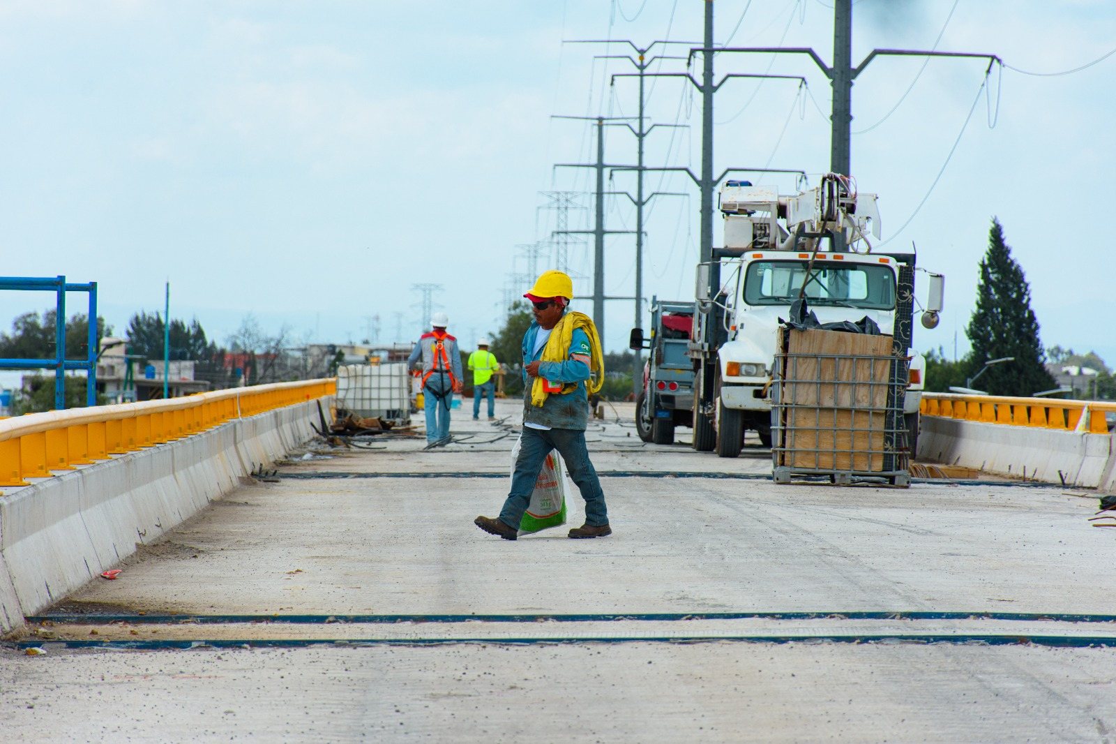 Gobierno del EdoMéx construye última etapa del puente de la Vialidad Mexiquense; registra avance físico superior al 92 %.