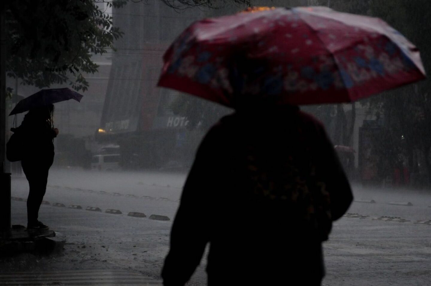 Pronostican lluvias por la tarde en el Valle de México tras una mañana fresca y con niebla.