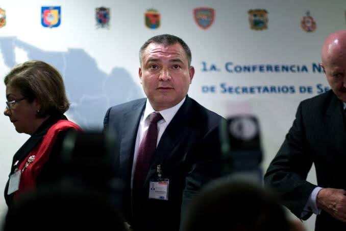 UIF recupera 5.8 millones de dólares del caso García Luna; Sheinbaum los destina a escuelas de la Montaña de Guerrero.