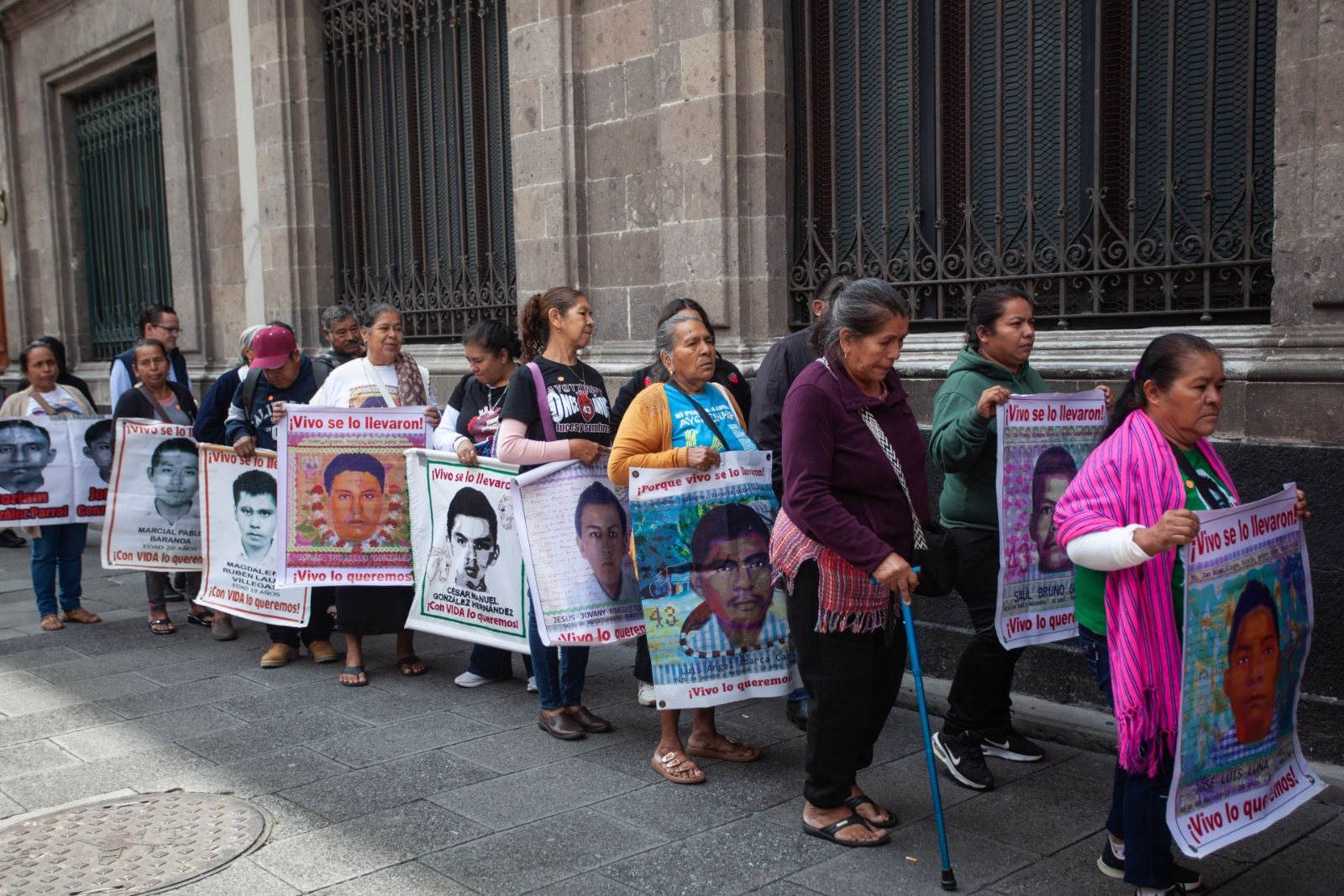 Padres de los 43 se reúnen con Sheinbaum; gobierno prevé nuevo informe sobre Ayotzinapa antes del 26 de septiembre.