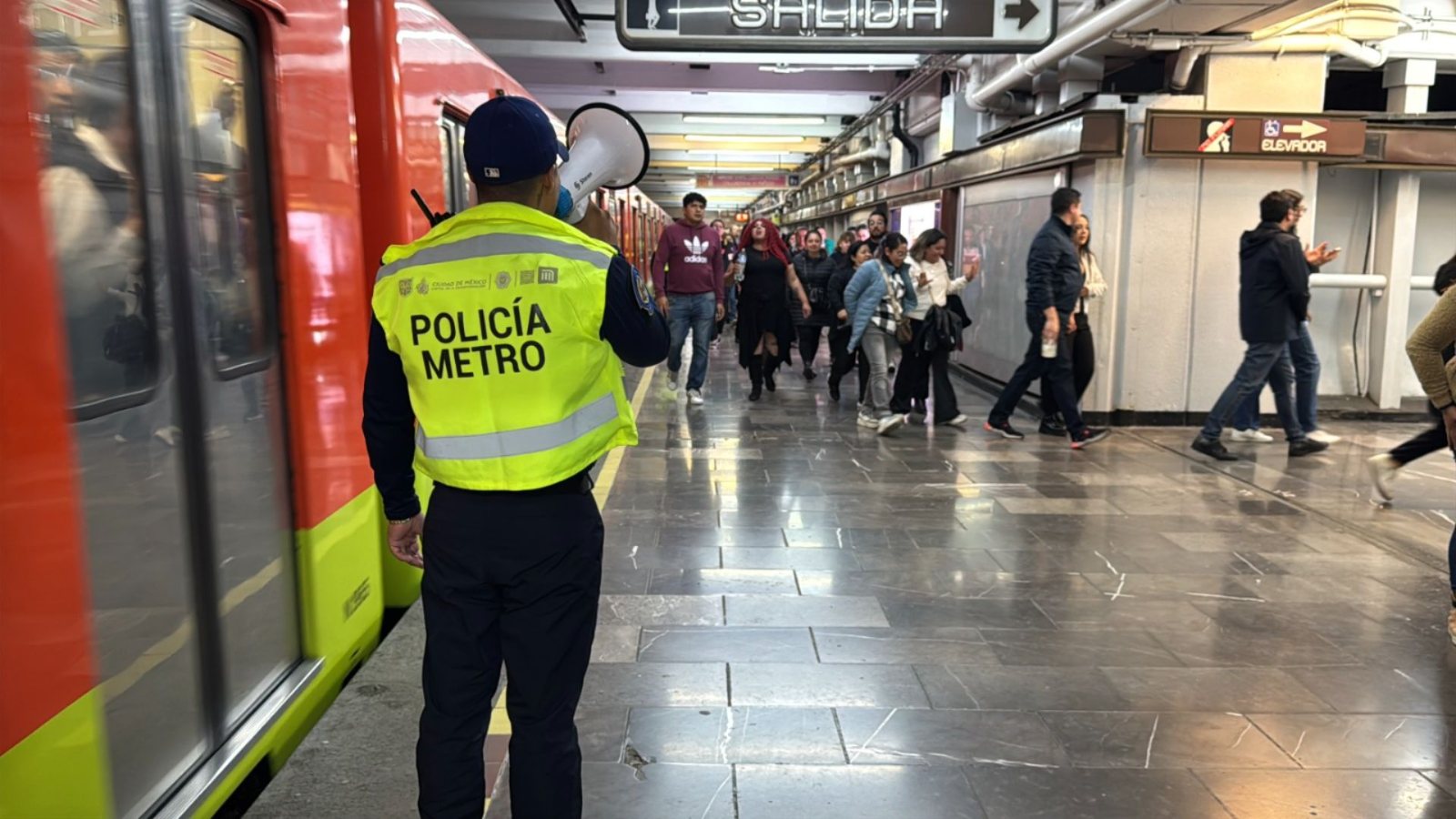 Metro de la CDMX desplegará 5,800 policías para el regreso a clases del 31 de agosto.