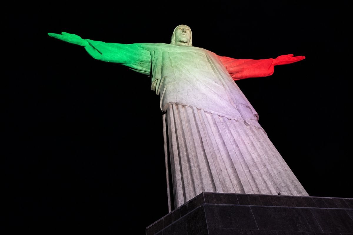 Desde Paris hasta Dubái: así celebraron a México alrededor del mundo. 