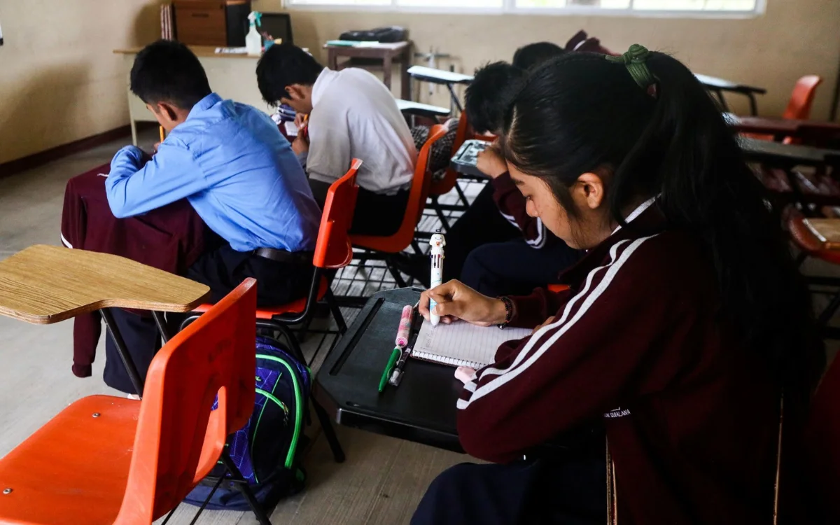 Sheinbaum anuncia nuevas reglas para el uso de celulares en escuelas