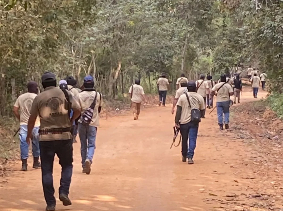 Reportan retención de ocho campesinos por grupo armado en Guerrero