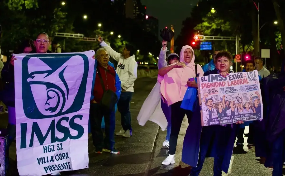 Estallan trabajadores del IMSS en paro nacional y bloquean Paseo de la Reforma tras fallar diálogo en Segob