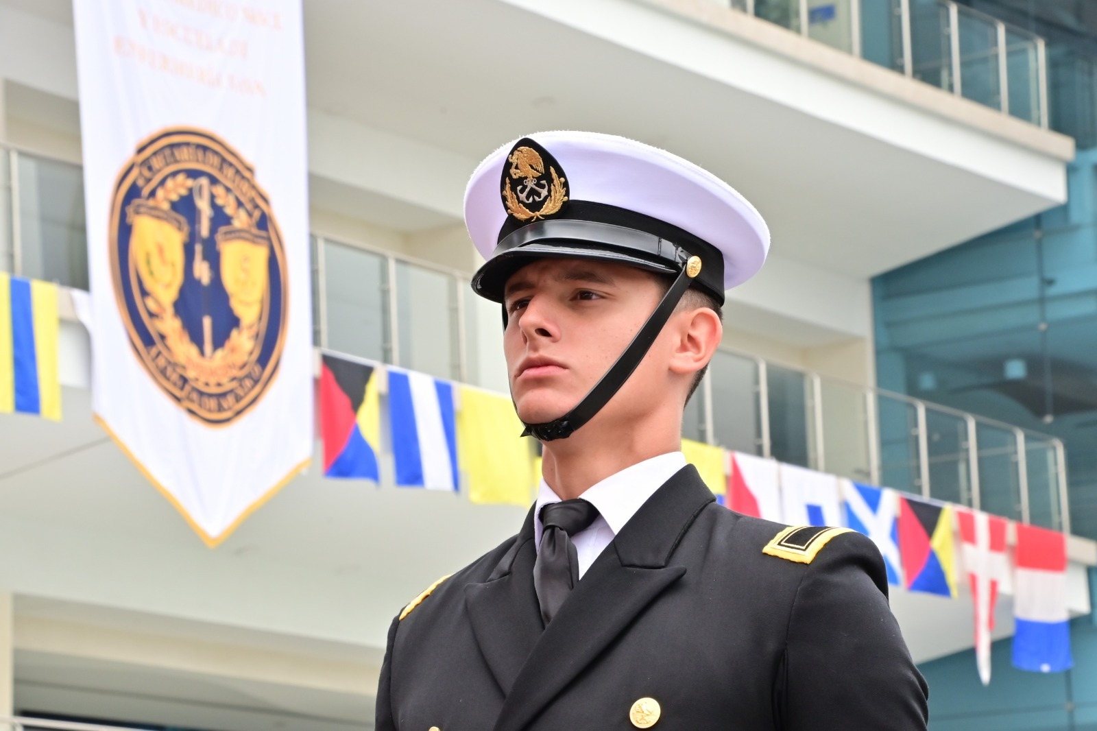 Concluyen sus estudios 196 oficiales en las Escuelas Médico y de Enfermería Naval