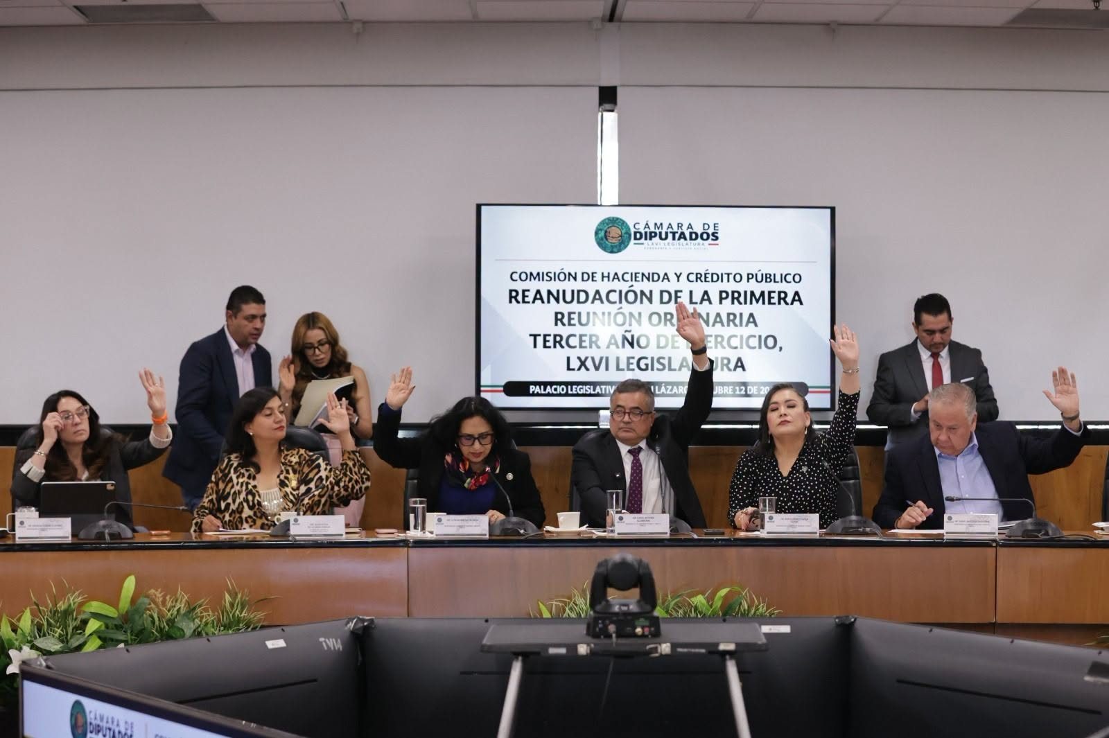 Aprueba la Comisión de Hacienda reformas al ISR para limitar deducciones a grandes empresas y ampliar el RESICO