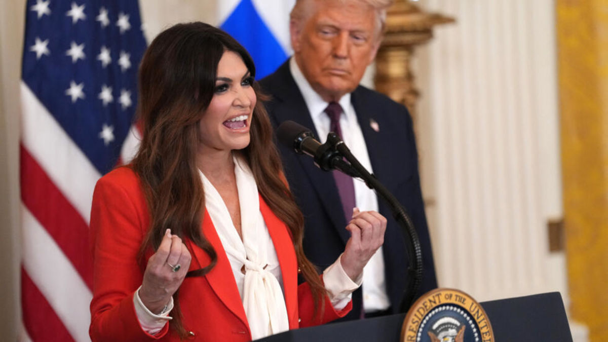 Solicita la Casa Blanca la renuncia de Kimberly Guilfoyle como embajadora de EE. UU. en Grecia